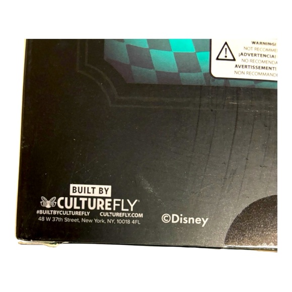 NIGHTMARE BEFORE CHRISTMAS GIFT SET 12 oz MUG, SOCKS, & KEYCHAIN NIB - Picture 7 of 7